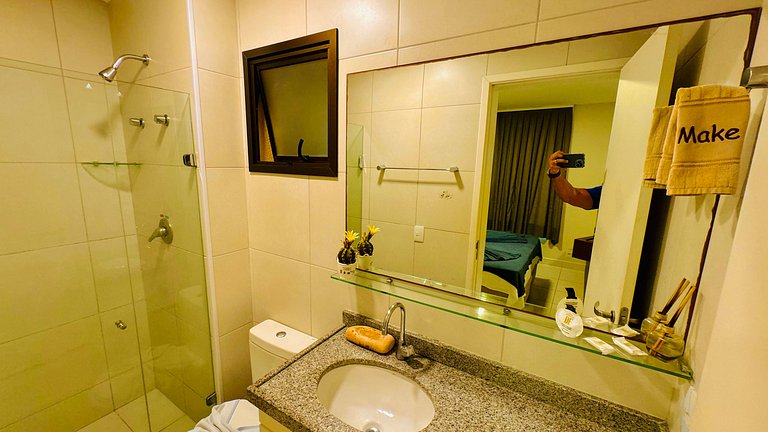 Apartamento com vista para a piscina e acesso direto à praia