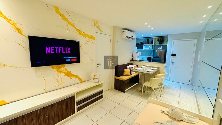 Exclusivo com vista para a piscina e ar-condicionado na sala