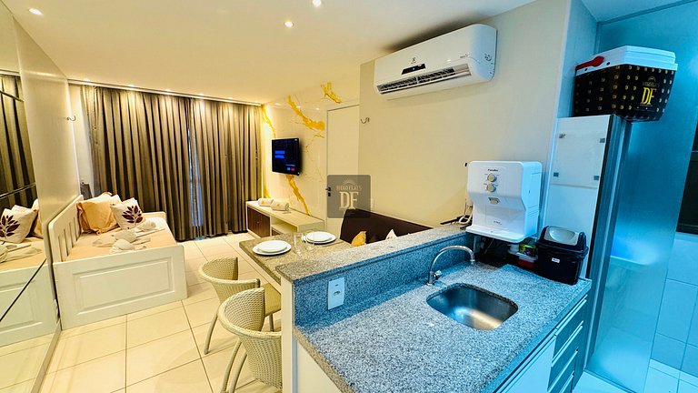 Exclusivo com vista para a piscina e ar-condicionado na sala