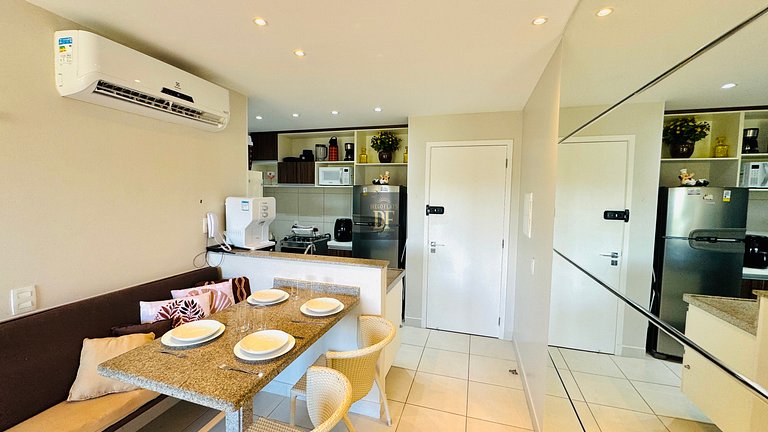 Exclusivo com vista para a piscina e ar-condicionado na sala