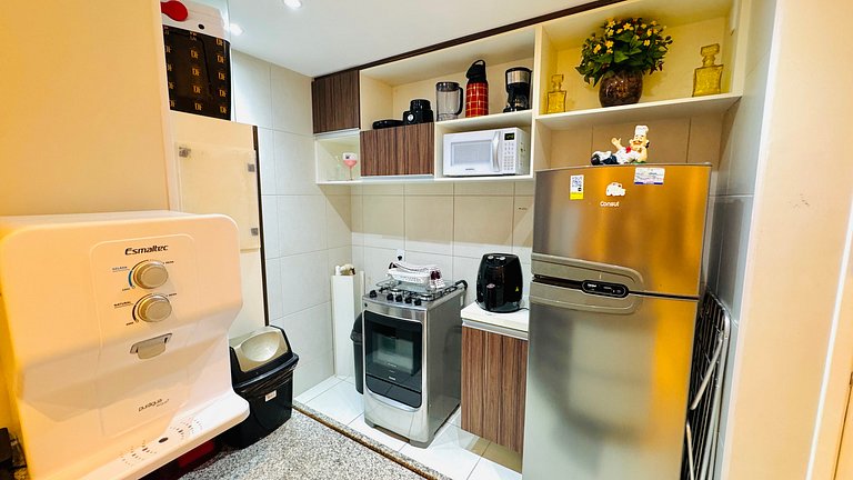 Exclusivo com vista para a piscina e ar-condicionado na sala