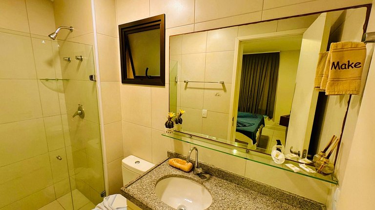 Exclusivo com vista para a piscina e ar-condicionado na sala