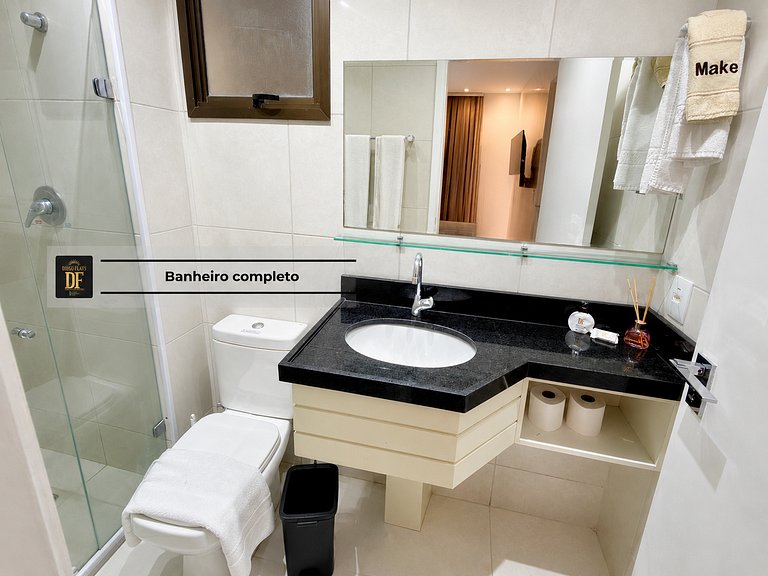 Exclusivo com vista para a piscina e ar-condicionado na sala
